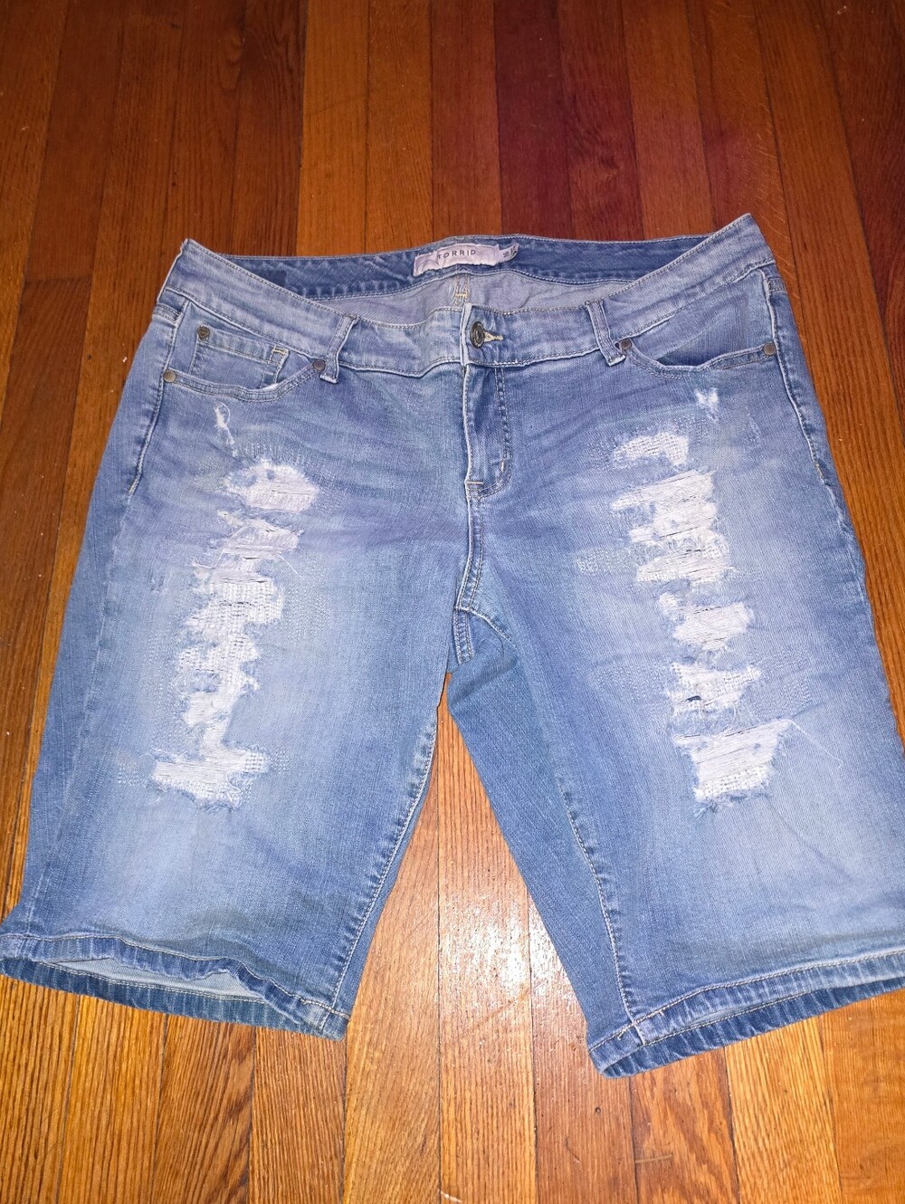 16 Torrid Light Blue Distressed Denim Bermuda Shorts EC